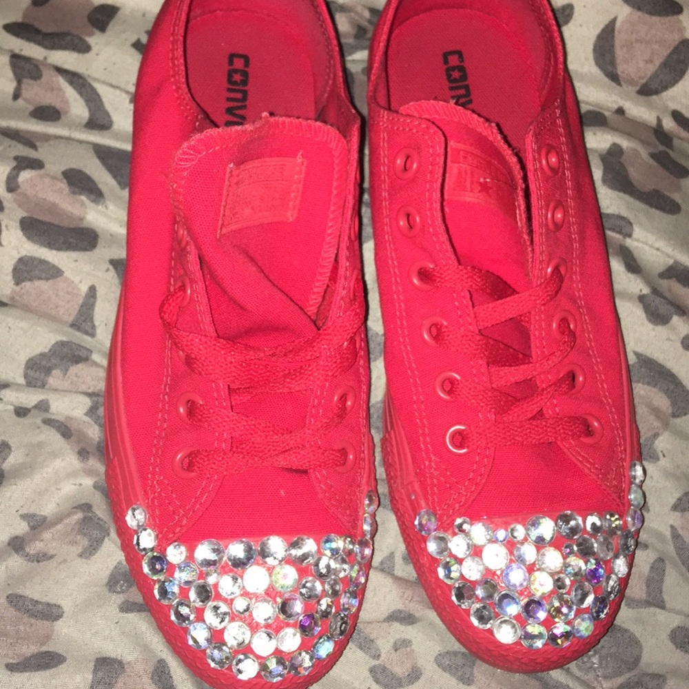 Custom All Red Converse Men’s 6 Women’s 8!!